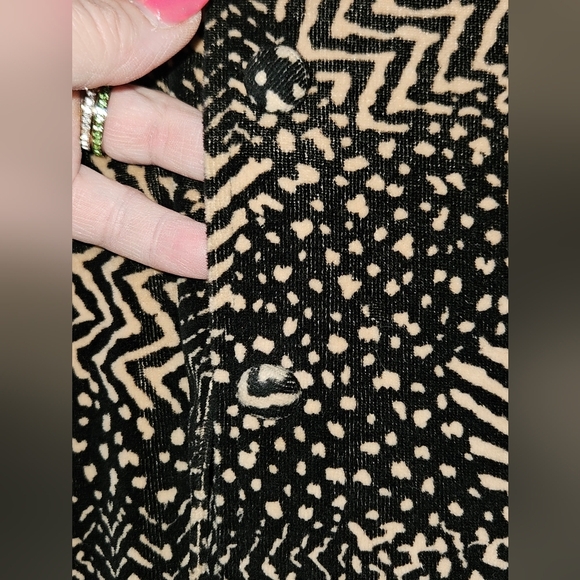 #294 No Tags- Black n Tan Square Printed Velour Tunic- Size: XL - Picture 3 of 6